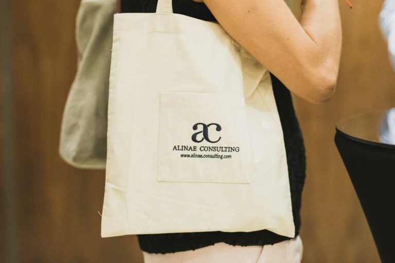 Customized bag with the logo of Alinae Consulting for the 5th anniversary